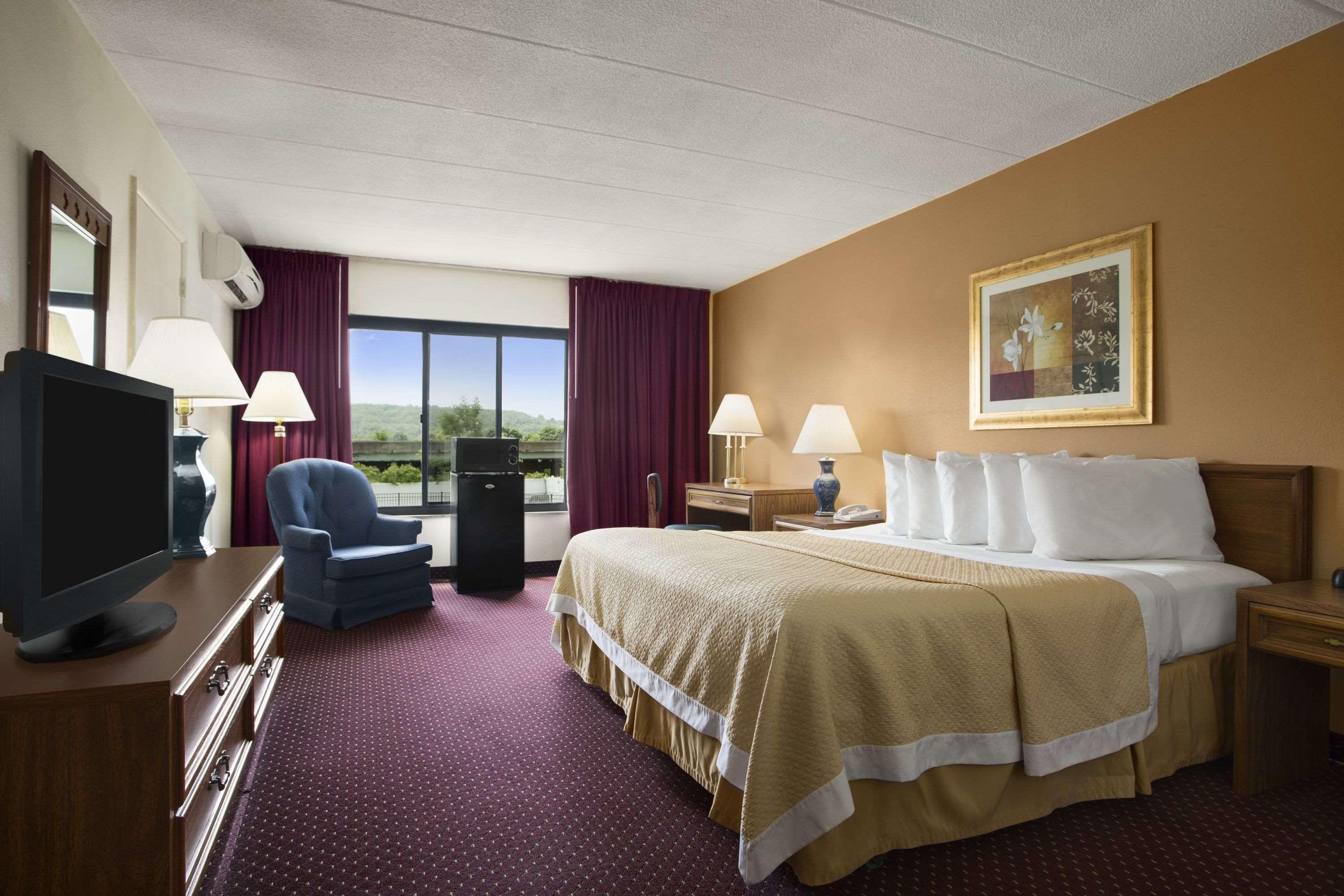 Ramadaby Wyndham Pittsburgh-New Stanton Hotell Eksteriør bilde