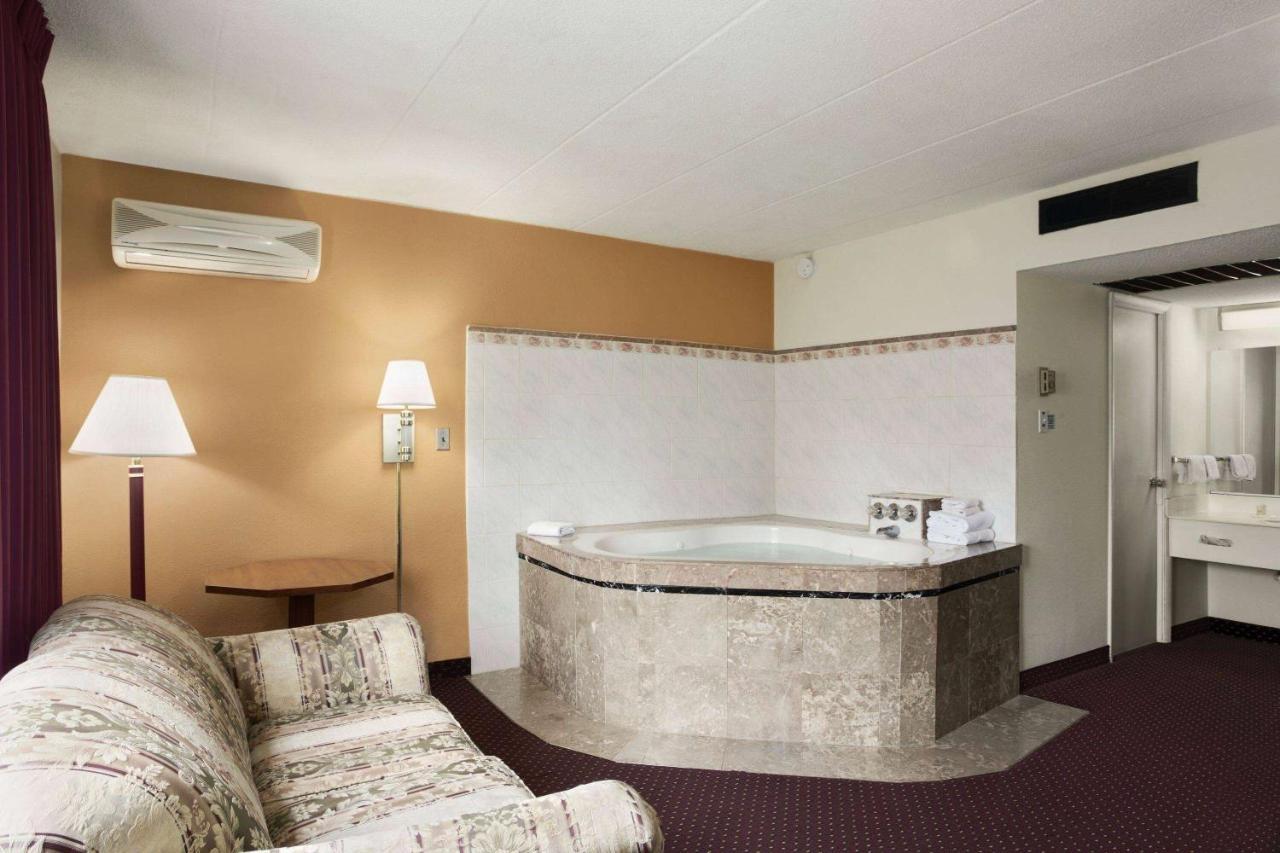 Ramadaby Wyndham Pittsburgh-New Stanton Hotell Eksteriør bilde