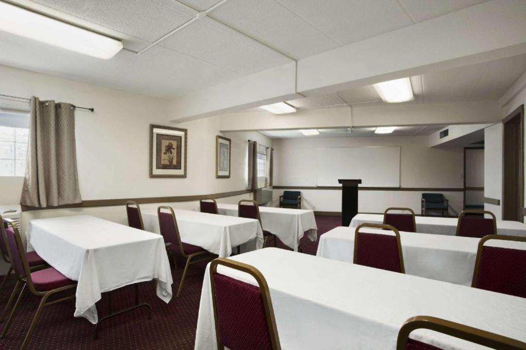 Ramadaby Wyndham Pittsburgh-New Stanton Hotell Eksteriør bilde