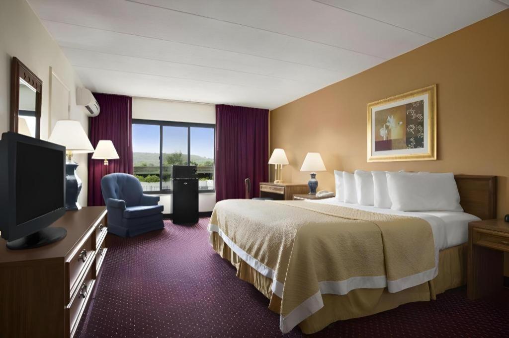 Ramadaby Wyndham Pittsburgh-New Stanton Hotell Eksteriør bilde