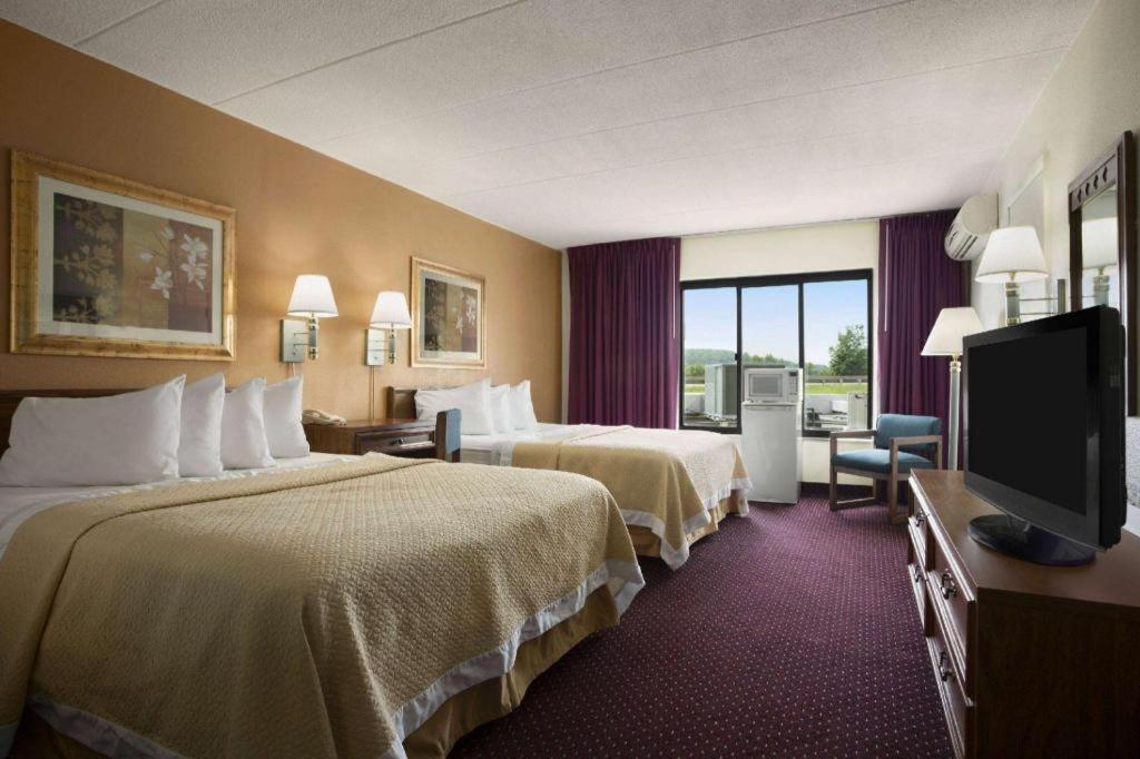 Ramadaby Wyndham Pittsburgh-New Stanton Hotell Eksteriør bilde