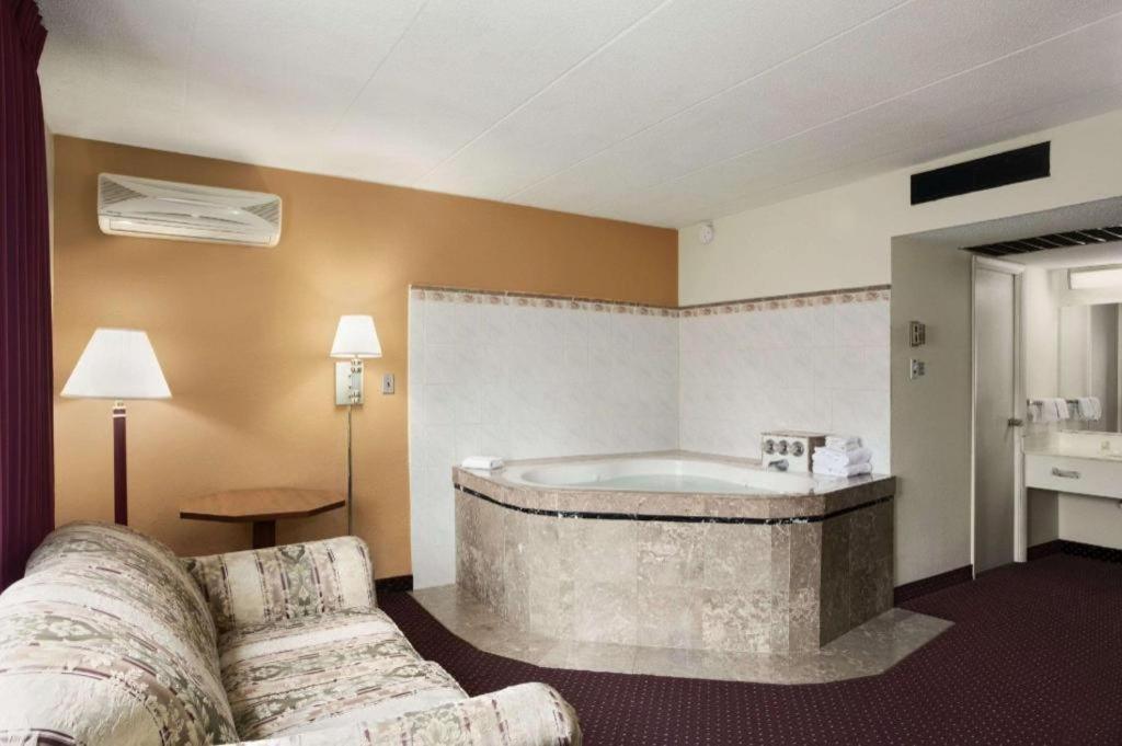 Ramadaby Wyndham Pittsburgh-New Stanton Hotell Eksteriør bilde